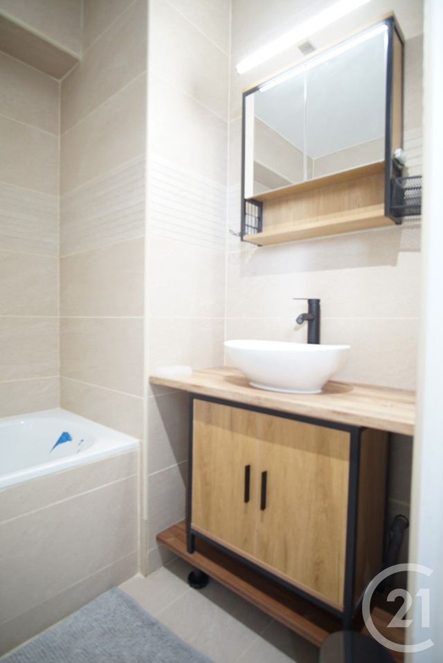 Appartement F2 à louer - 2 pièces - 45.0 m2 - CRETEIL - 94 - ILE-DE-FRANCE - Century 21 Acv