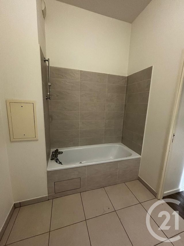 Appartement F2 à louer - 2 pièces - 47.7 m2 - CRETEIL - 94 - ILE-DE-FRANCE - Century 21 Acv