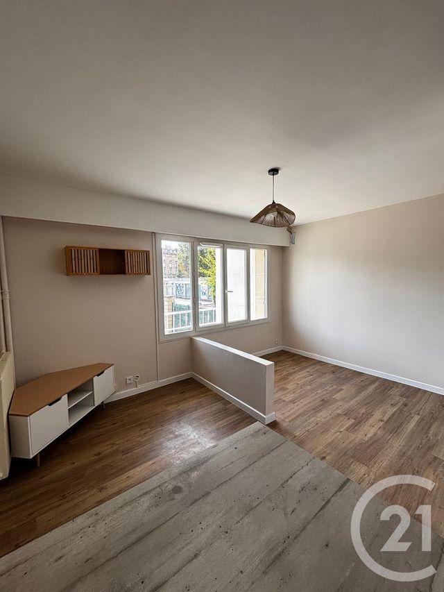 Appartement F1 à louer - 1 pièce - 23.53 m2 - CHESSY - 77 - ILE-DE-FRANCE - Century 21 Acv