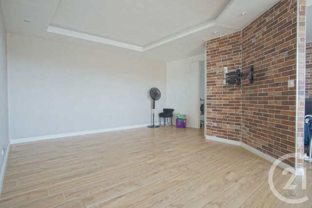 Afficher la photo en grand Appartement F3 à louer - 3 pièces - 73.87 m2 - CHOISY LE ROI - 94 - ILE-DE-FRANCE - Century 21 Acv
