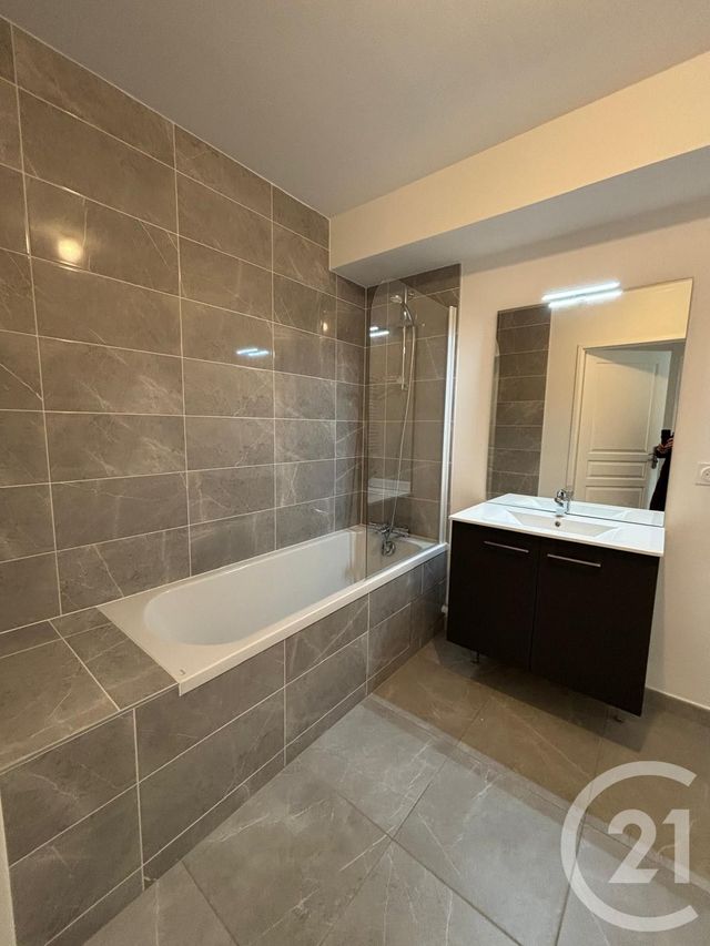 Appartement F3 à louer - 3 pièces - 74.78 m2 - THIAIS - 94 - ILE-DE-FRANCE - Century 21 Acv