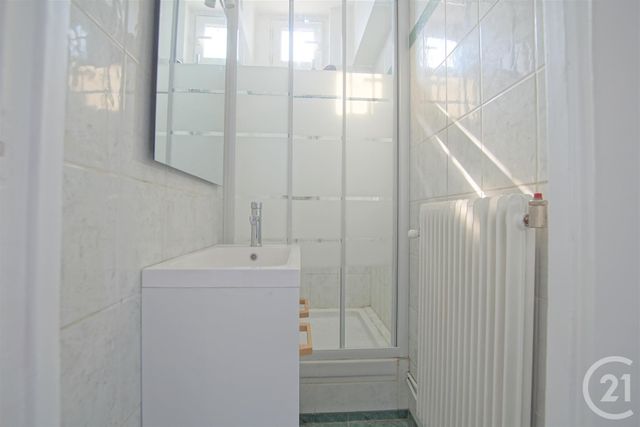 Appartement F1 à louer - 1 pièce - 28.0 m2 - VITRY SUR SEINE - 94 - ILE-DE-FRANCE - Century 21 Acv