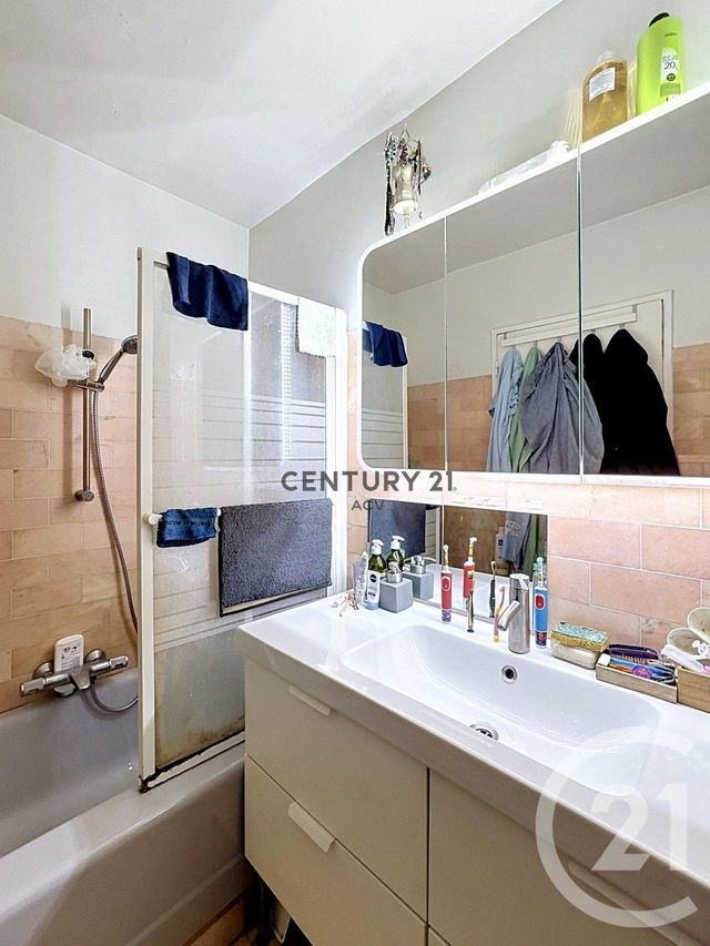 Appartement à vendre - 4 pièces - 72.28 m2 - MAISONS ALFORT - 94 - ILE-DE-FRANCE - Century 21 Acv